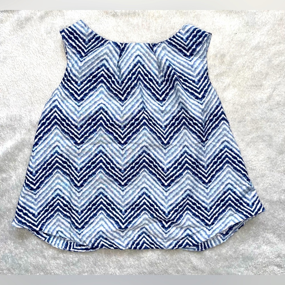 2/$12 Old navy tank top with zig zag pattern